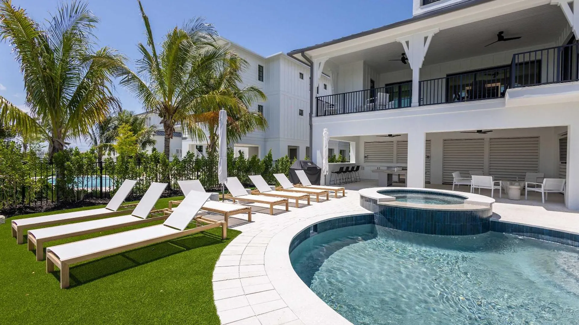 Parking Pool Dock - Starboard House Villa Key West